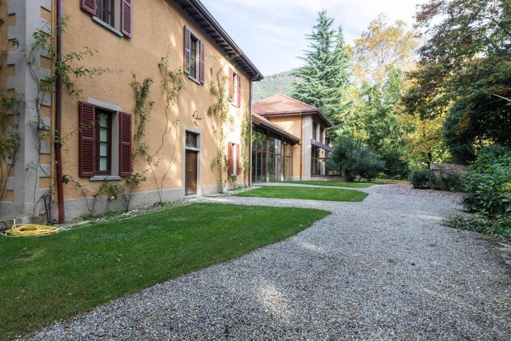 Bilocale nel Parco di Villa Erba Cernobbio Esterno foto