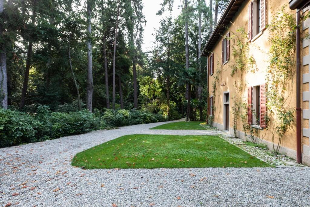 Bilocale nel Parco di Villa Erba Cernobbio Esterno foto