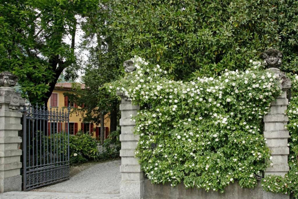Bilocale nel Parco di Villa Erba Cernobbio Esterno foto
